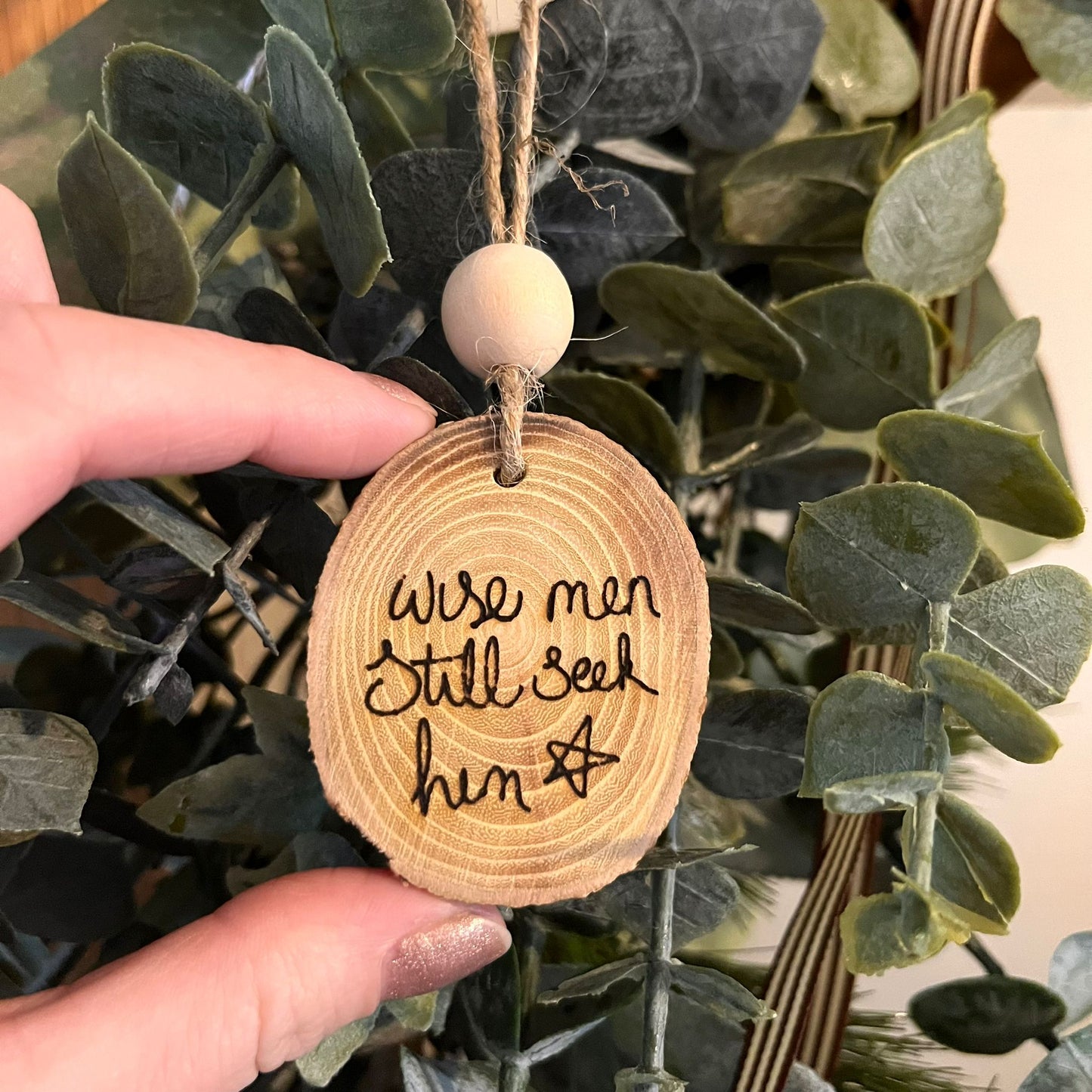 ❆  'Wise men still seek Him' log slice Christmas bauble