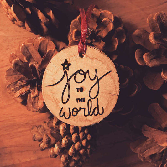 ❆ 'Joy to the world' log slice Christmas bauble